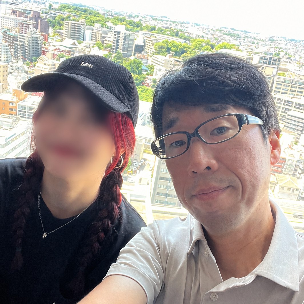 室井 ワタル夫婦の自然なスナップ写真